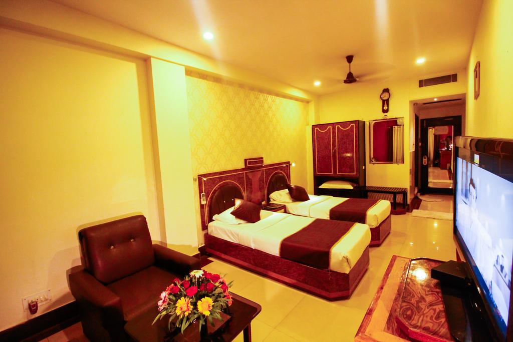 Hotel Rishi Regency Jabalpur Exterior photo